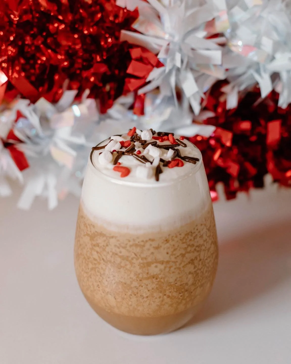 Merry Christmas Eve!!! Make sure you remember to leave Santa a cup of Megaphone coffee with your cookies for his long night ahead 😏☕️🎄

#coffee #coffeeculture #local #smallbusiness #locallyroasted #locallyroastedcoffee #coffeeroaster #bend #bendore