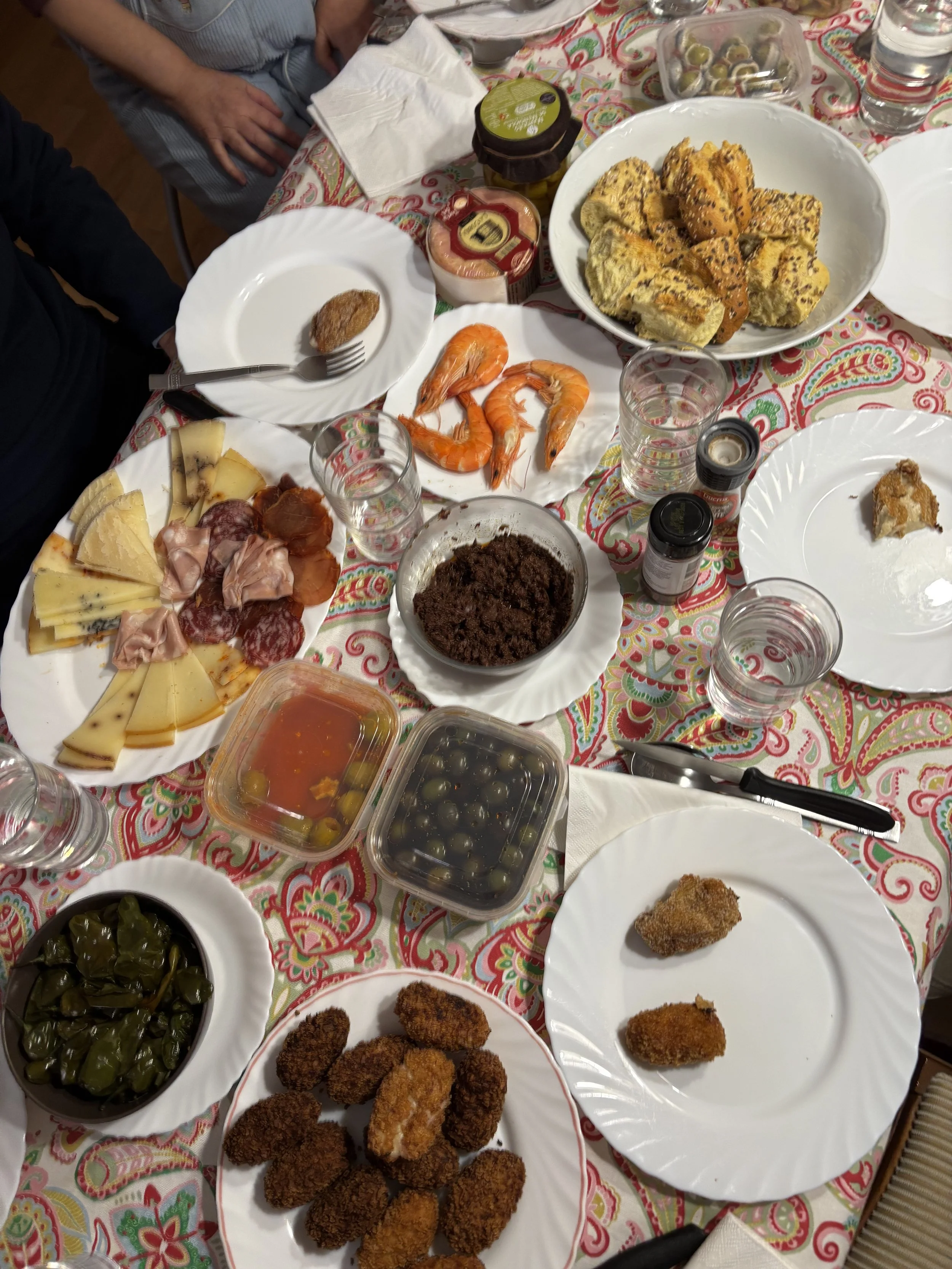 Lunch. भोजन. La Comida.