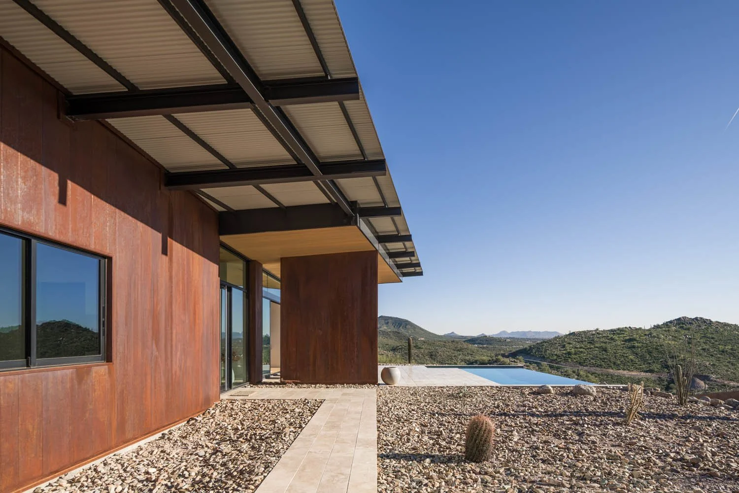 Modern Hillside Retreat Full Circle Customs  (6).jpg
