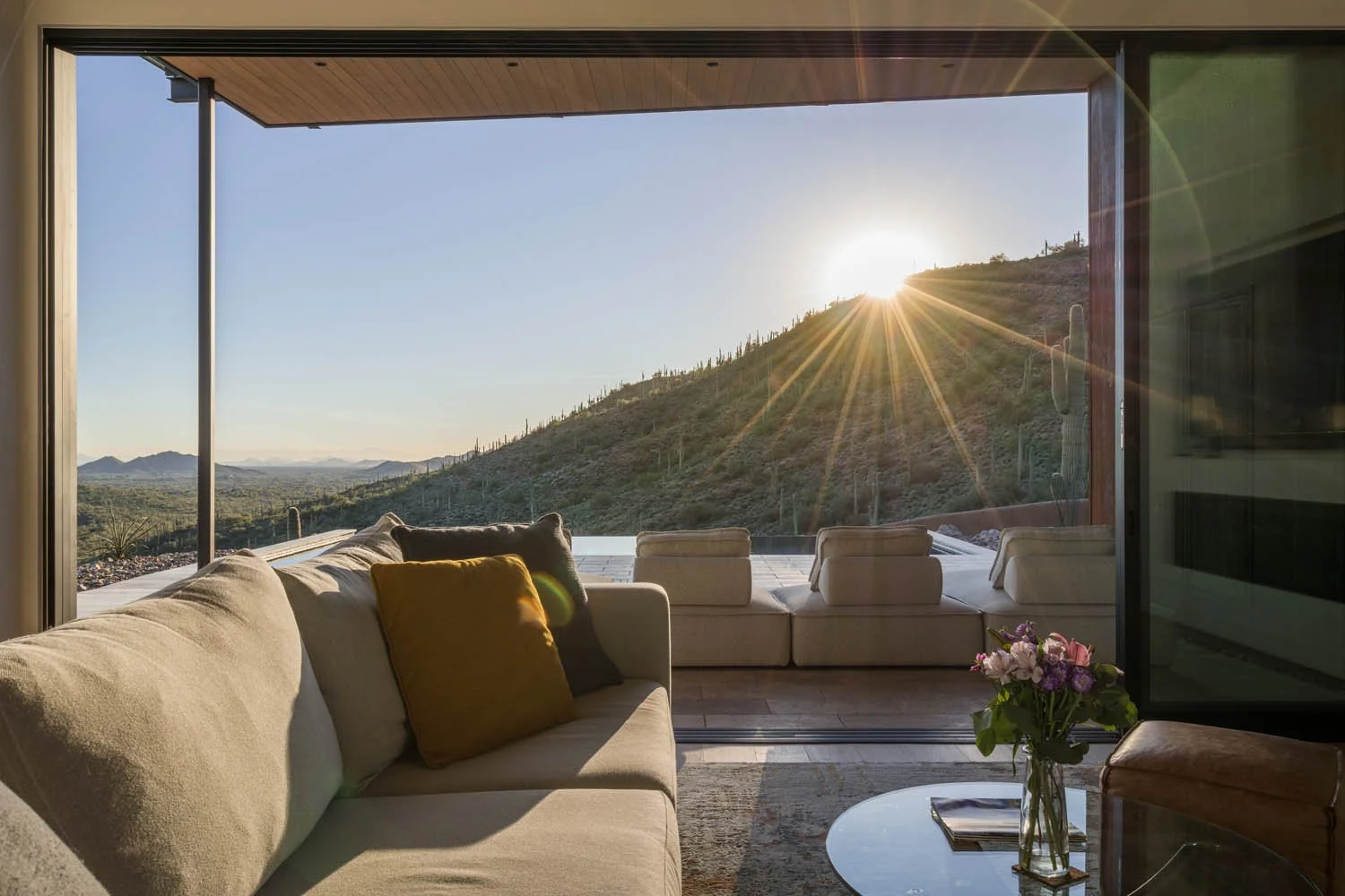Modern Hillside Retreat Full Circle Customs  (17).jpg