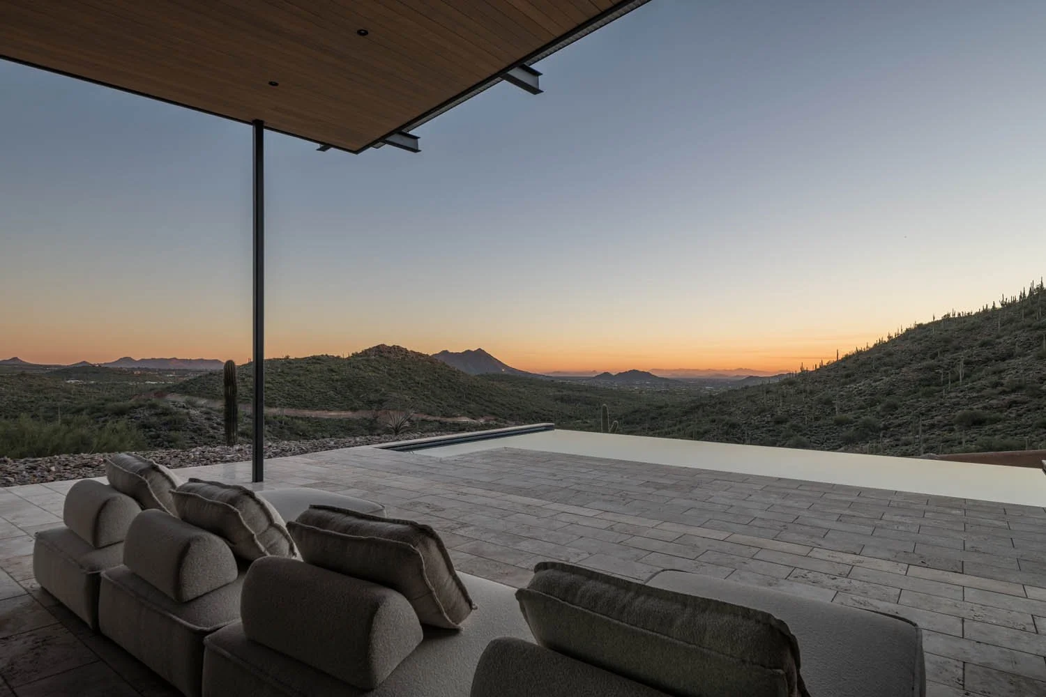 Modern Hillside Retreat Full Circle Customs  (20).jpg