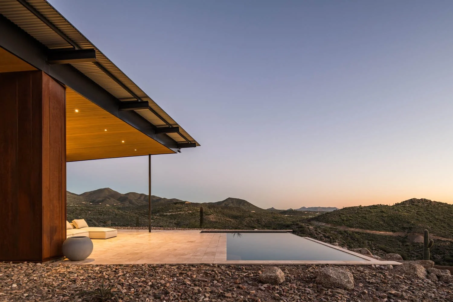 Modern Hillside Retreat Full Circle Customs  (25).jpg