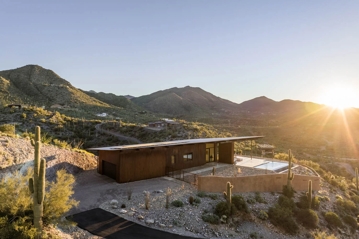 Modern Hillside Retreat Full Circle Customs  (32).jpg