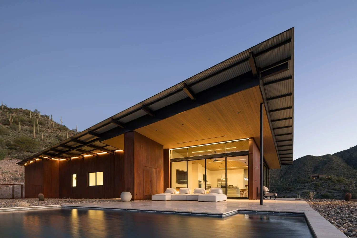 Modern Hillside Retreat Full Circle Customs  (29).jpg