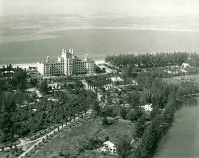 Don-Cesar-Hotel-1935.jpg