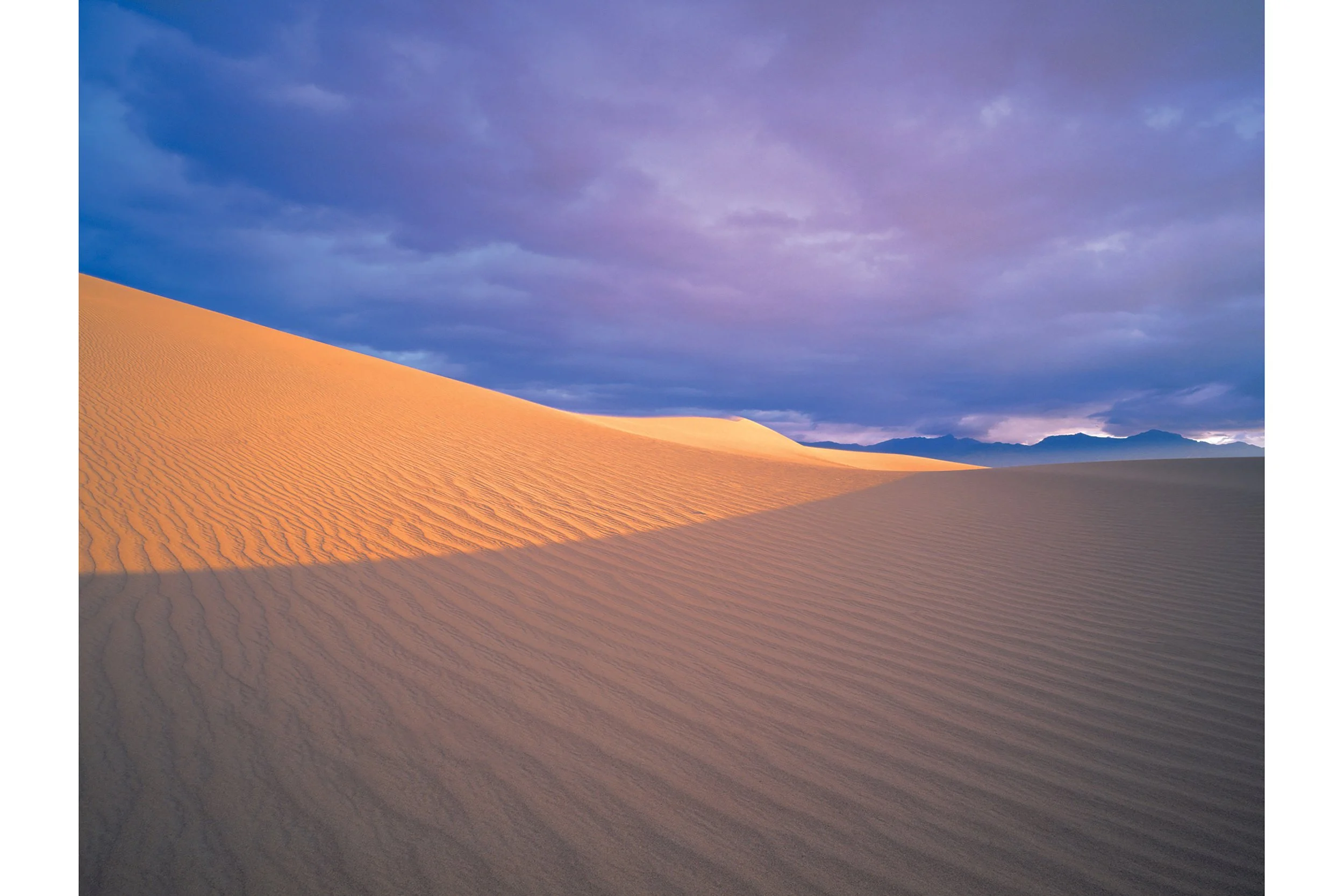 Death_Valley_dunes_3_33x25.jpg