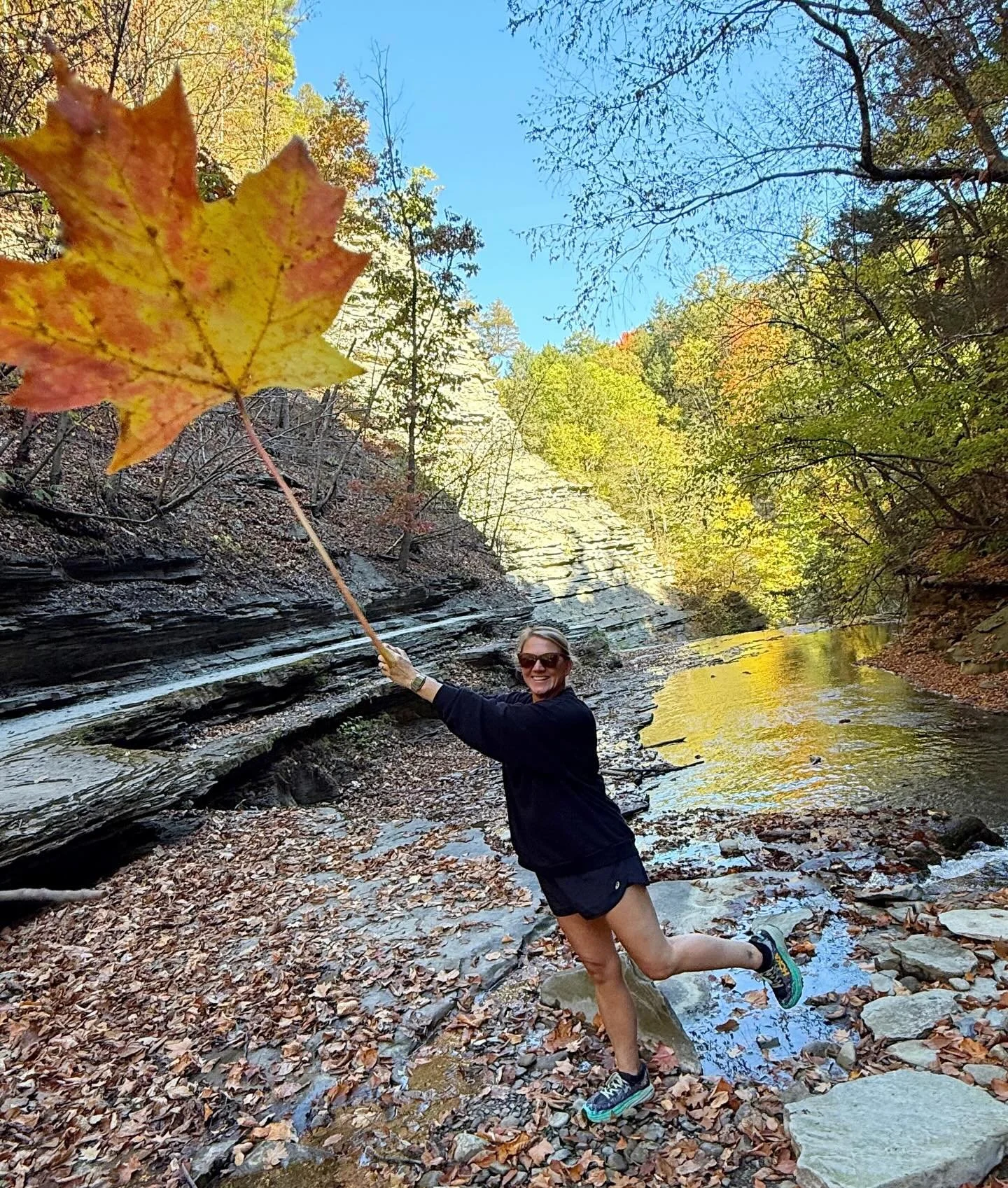 I never pass up an opportunity for some fall fun (and this was harder to do than it looks) 🍁😆

The colors are really starting to show off here in Western New York so get outside if you can! 

📍 Stony Brook State Park
📸 @maria.espo.gold 
.
.
.
#st
