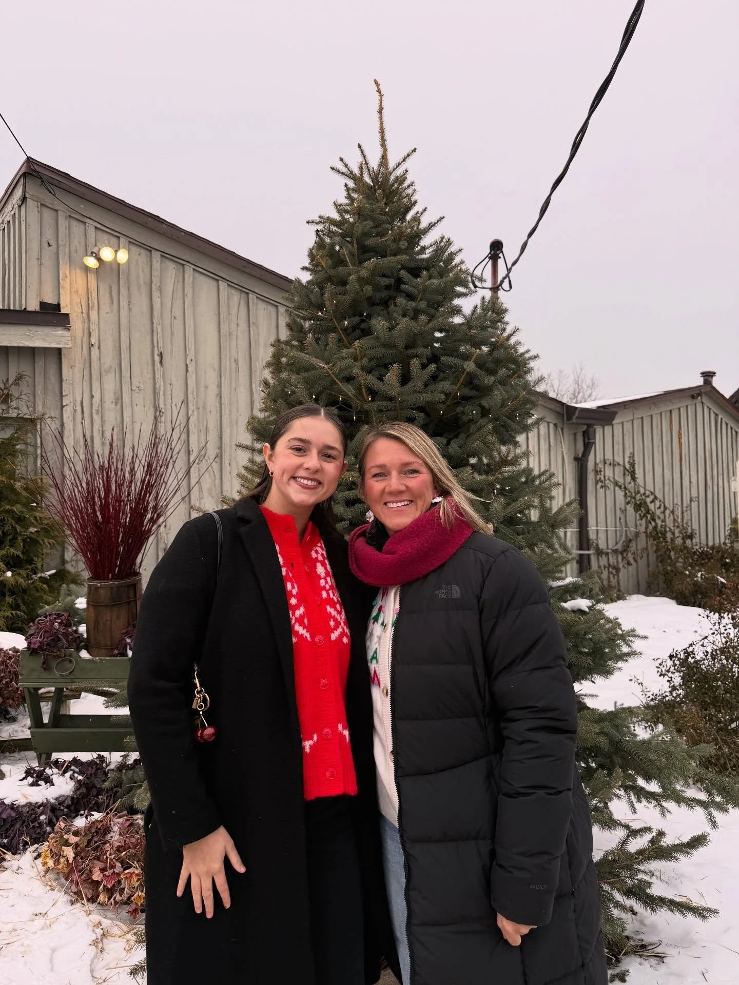 Getting in the Holiday Spirit 🔔❤️⭐️🧣🎄

Such a great weekend making memories with family and friends 🫶🏻