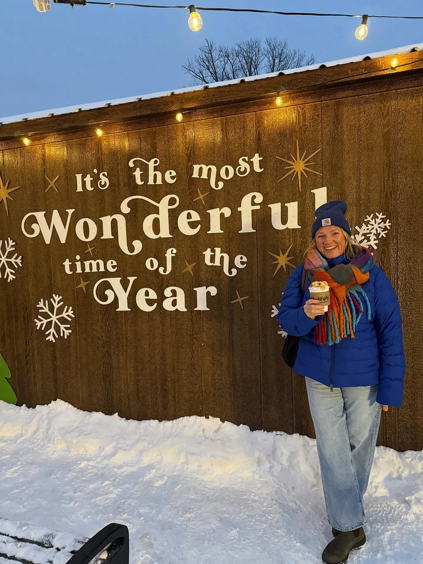 Buffalo Holiday Market, Christmas lights, cutouts and a little road trip to see the cutest baby highland cow (her name is Maybelline ☺️)

Tis the season! 🐮🍪🌟🧤☃️