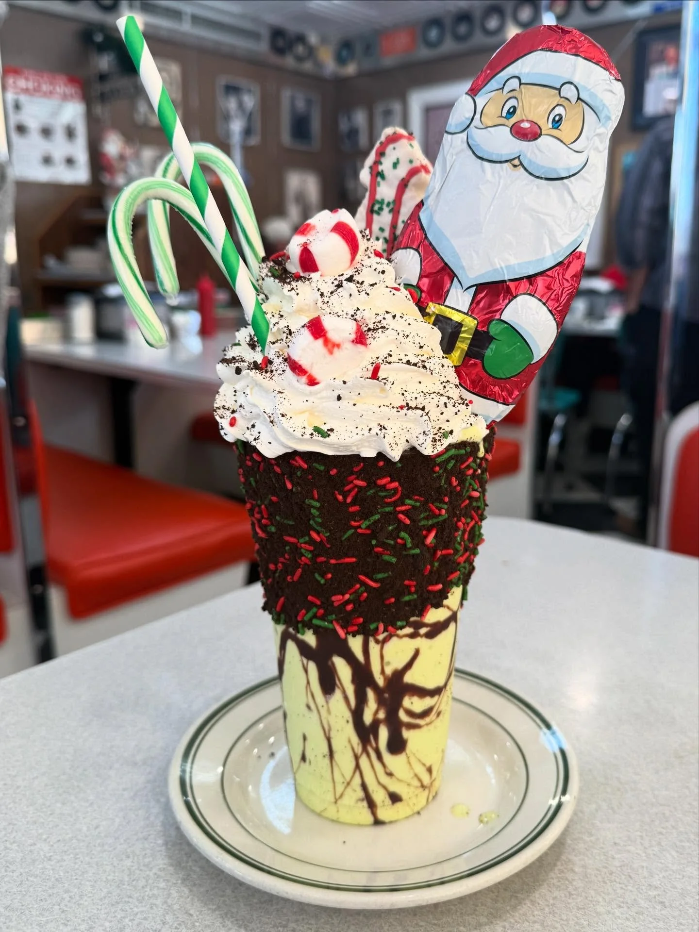 Not all getaways need to be fancy and expensive! My quick little overnight to Seneca Lake was just what I needed to relax before the craziness of Christmas next week. Lunch and a fancy Christmas milkshake at @connies.diner is always fun and my first 