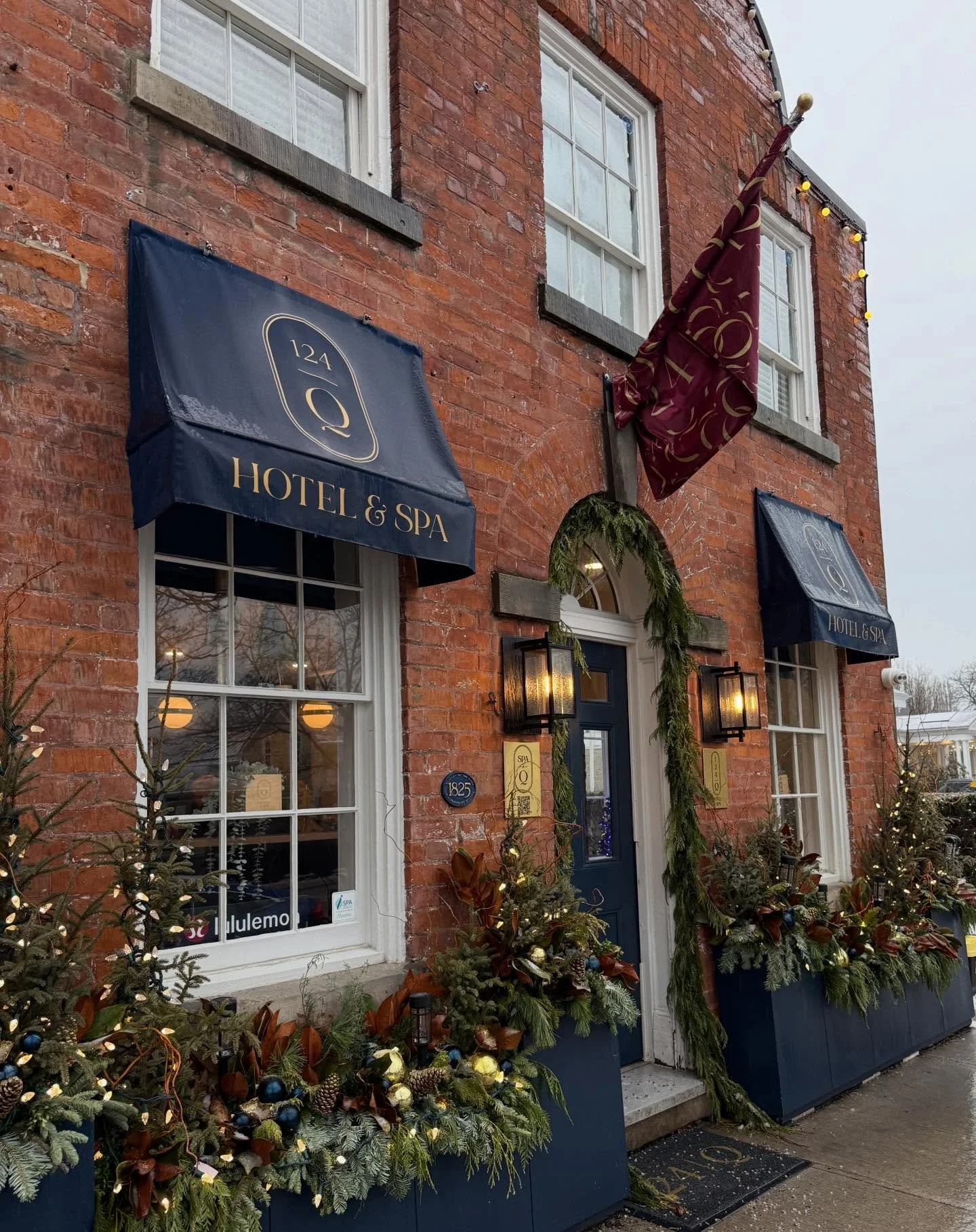 A little late to post but wanted these pics to have a permanent spot in my feed. Spending time with my girl @amanda_fago will always be one of my favorite things to do ❤️ We should do this more often! 

Hotel: @124onqueen 
Wine: @triuswines 
Drinks: 