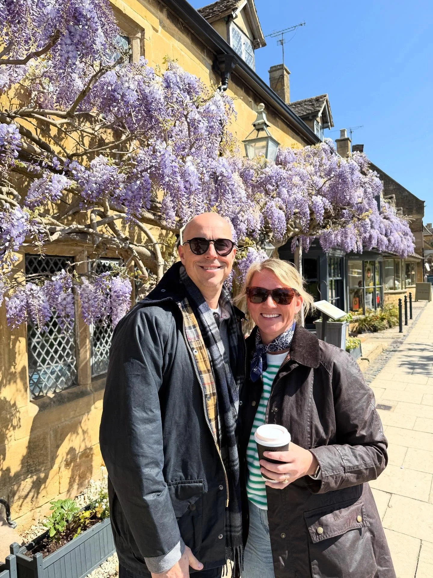I wanted to share about our day in the Cotswolds! We had the best day with Johnnie (the owner of @thecotswoldtour.co ) while he drove us through the adorable towns and through the scenic hills of the countryside. 

We pulled over at spots we never wo
