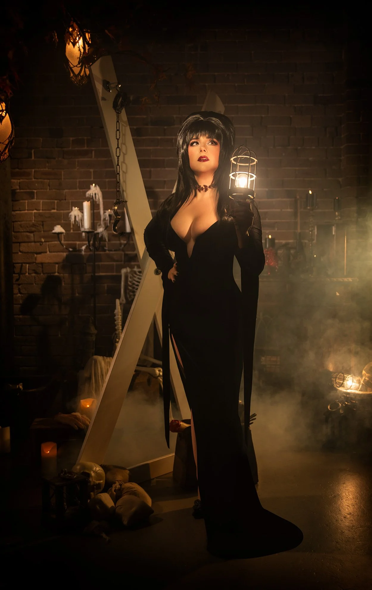Elvira-Queens-of-Horror-Photoshoot-Light2.jpg