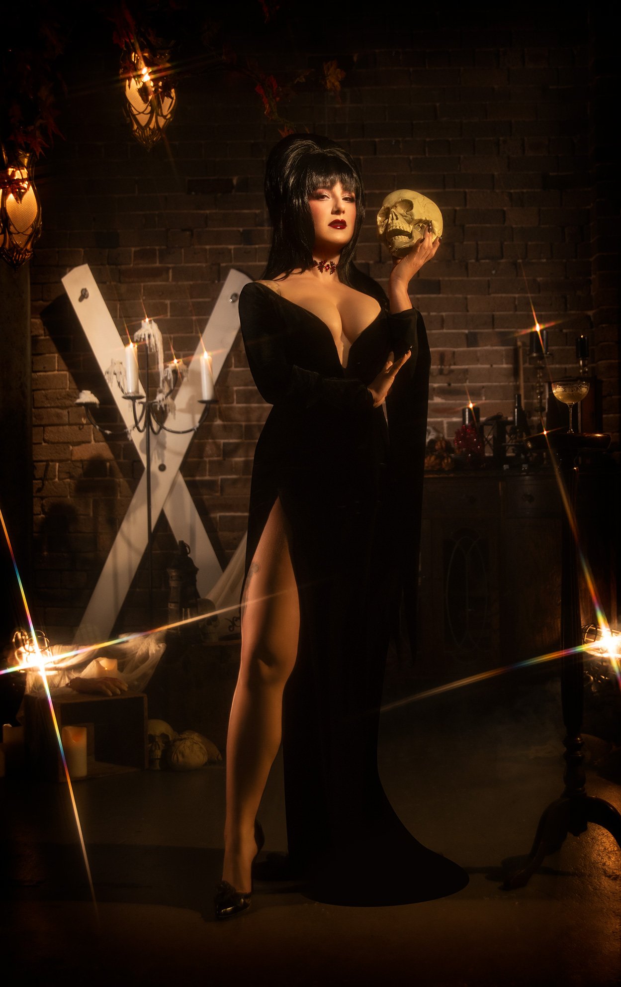 Elvira-Queens-of-Horror-Photoshoot-Skull2.jpg