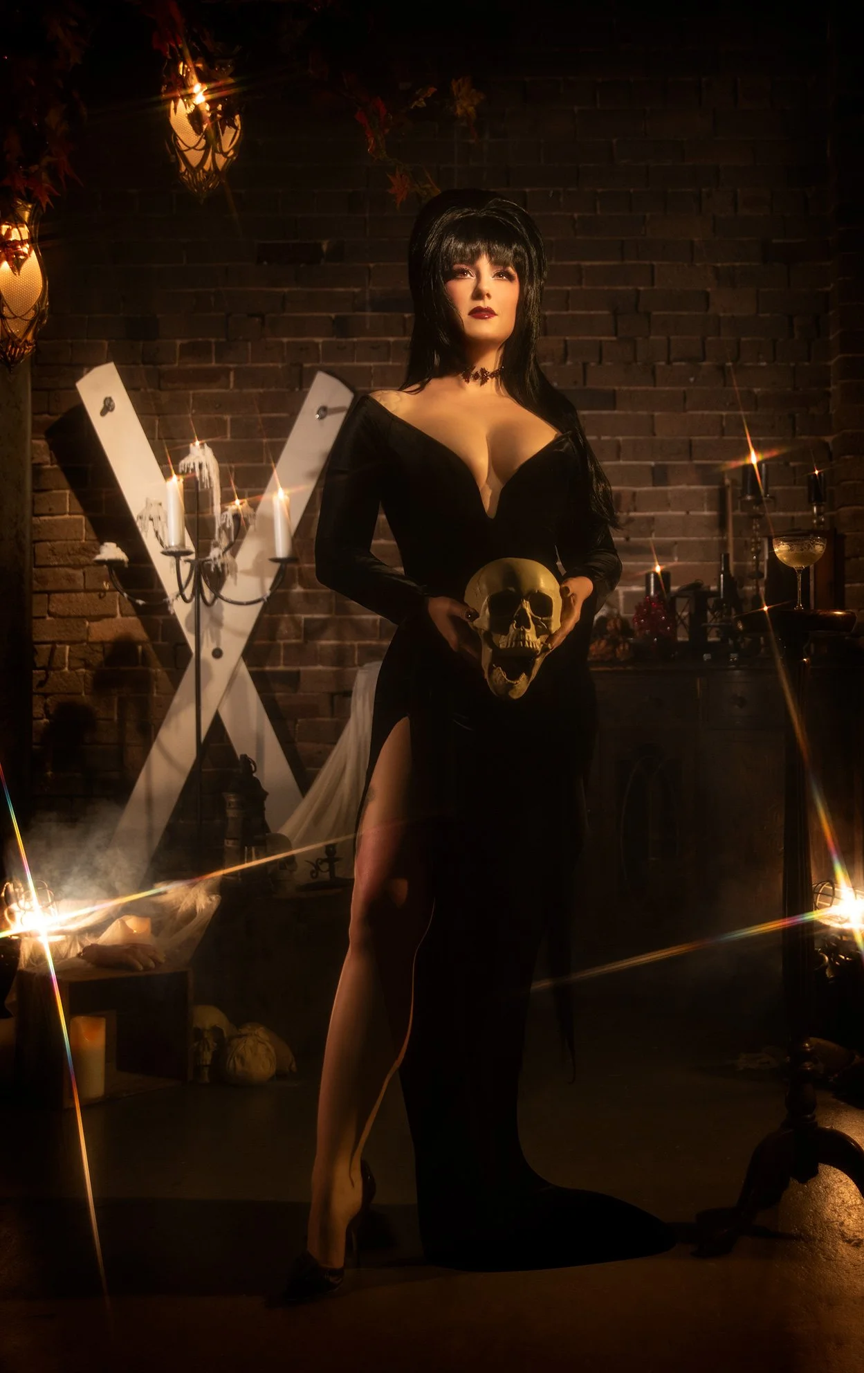 Elvira-Queens-of-Horror-Photoshoot-Skull.jpg