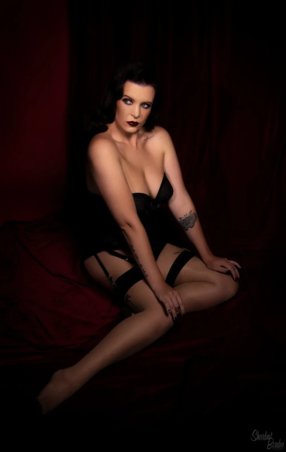 sherbet-birdie-classic-photoshoot-bedroom-noir-boudoir-sydney-20.webp