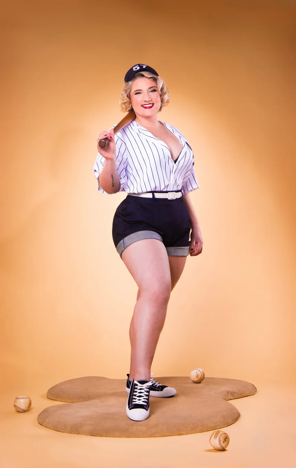 sherbet-birdie-pinup-athletic-photoshoot-1950s-baseball-photoshoot-grease-1.webp