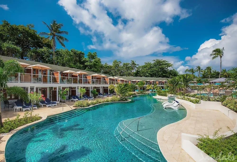 Sandals Halcyon-pool.webp