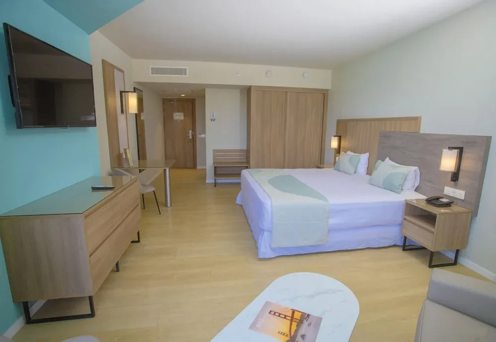Hotel Riu Palace Antillas-room.webp