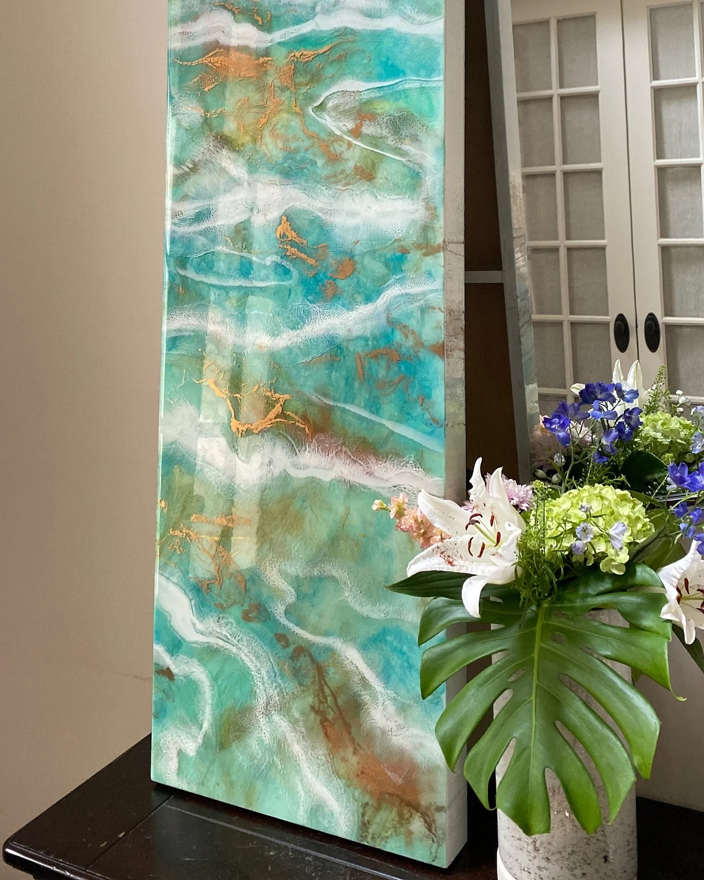 Blues and greens.. is there a happier combination?! 💙💚

| No. 322 |
17x54&rdquo;
Resin &amp; mixed Media
Available

#originalart #coastalart #coastalinteriors #beachlife
