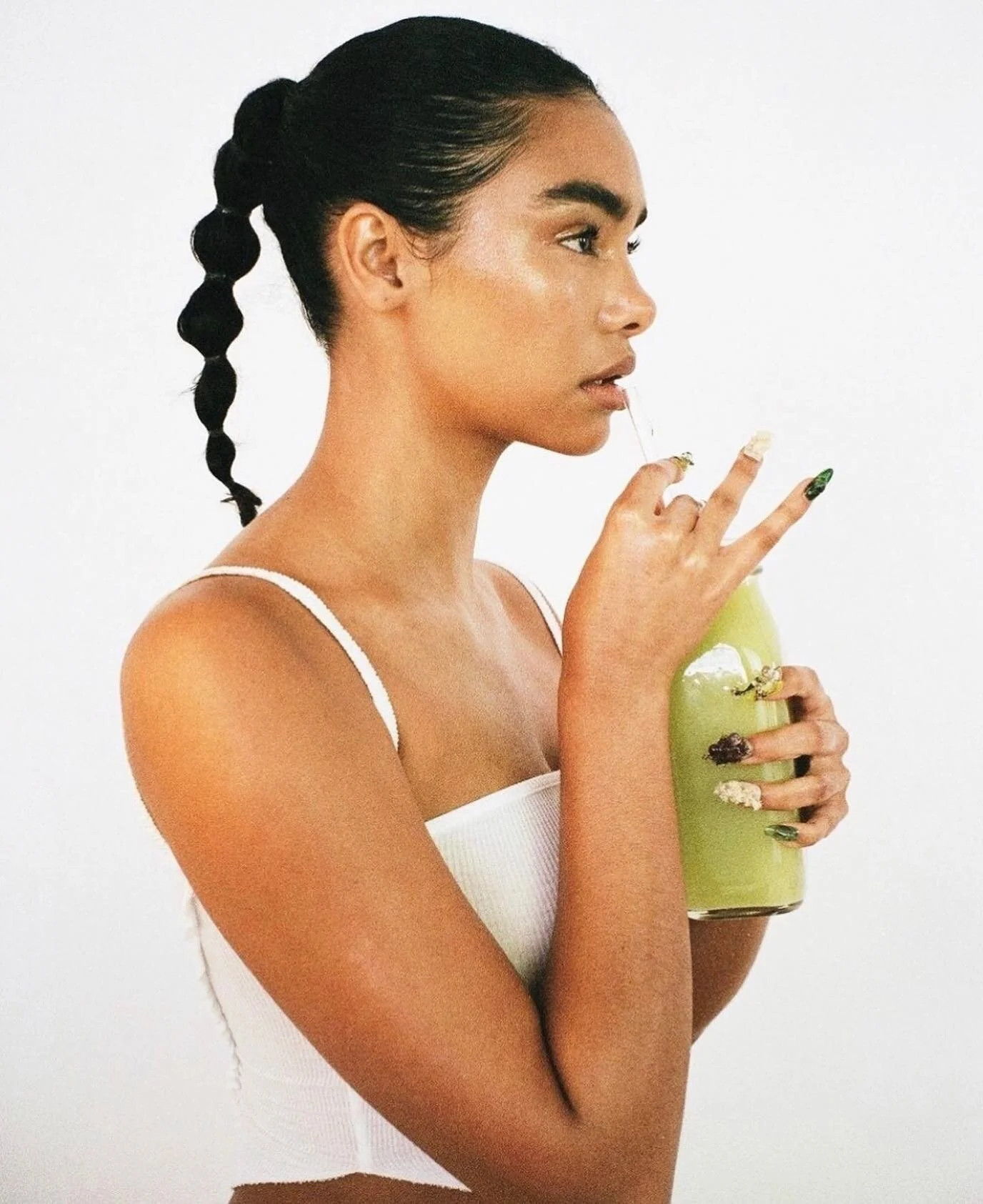 Today&rsquo;s smoothie✨
&bull;vanilla protein powder 🍨
&bull;matcha powder 🍵 
&bull;frozen mango 🥭
&bull;frozen peach 🍑 
&bull;spinach 🍃
&bull;kale 🥬