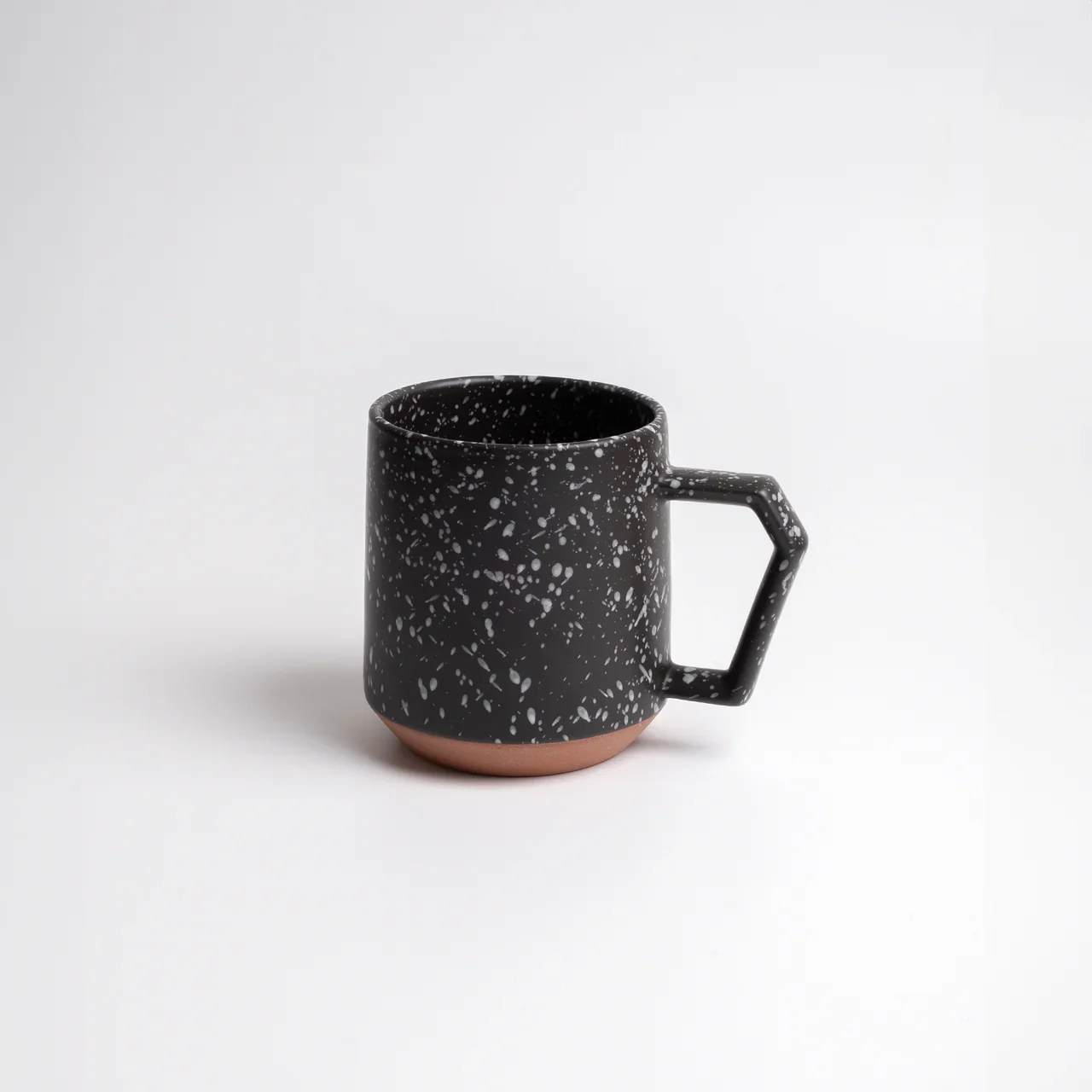 chips mug speckled black.webp