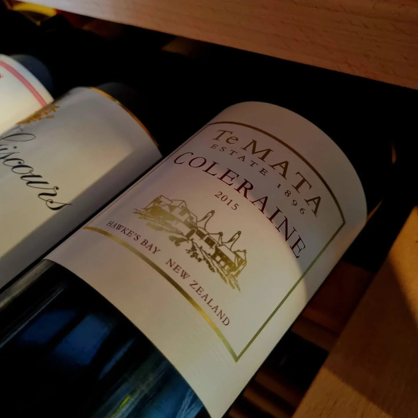 2015 Te Mata Coleraine. 10 years of bottle age is a good starting point for approaching this or many age worthy wines.

#nzfinewine #finewine #agedwine #agednzwine #nzbordeauxblend #Coleraine #tematacoleraine #lovenzwine #cabernetsauvignon #merlot #h
