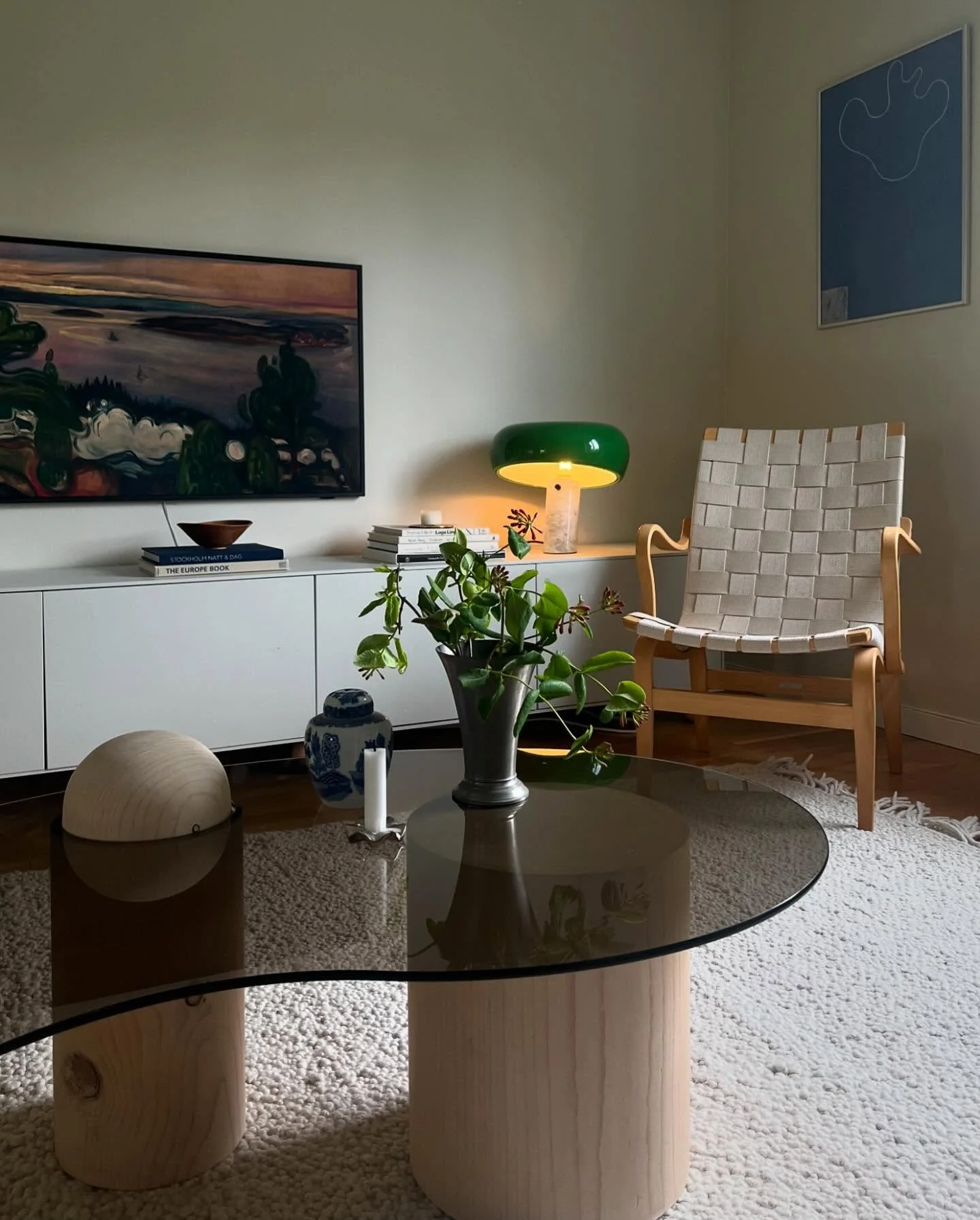 Bean Coffee Table hos @paulinabrolin @basse.strandberg 🫶

#m&ouml;beldesign #svenskttr&auml; #&ouml;vergrovgran #furnituredesign #homeinterior #scandinavianinteriors