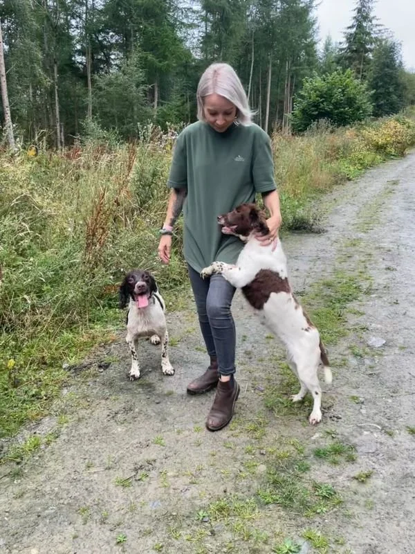 Dry ground, cooler air and dogs who love to play. This is what September's for. Wearing the Mallard Teece &mdash; our pick for a season that changes its mind by the hour. Read this month's Field Notes &mdash; link in bio.

#LivingWithTheSeasons #Mudd