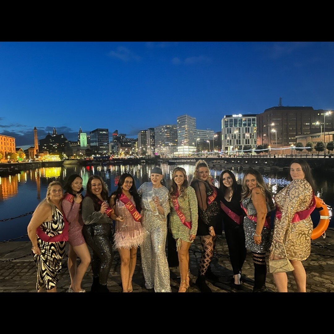 The lovely Heidi and friends getting their Hen do off to a great start in our amazing 16-seater party bus. #hendo #partybus #nightout #henweekend #Liverpool #LuxuryTravel