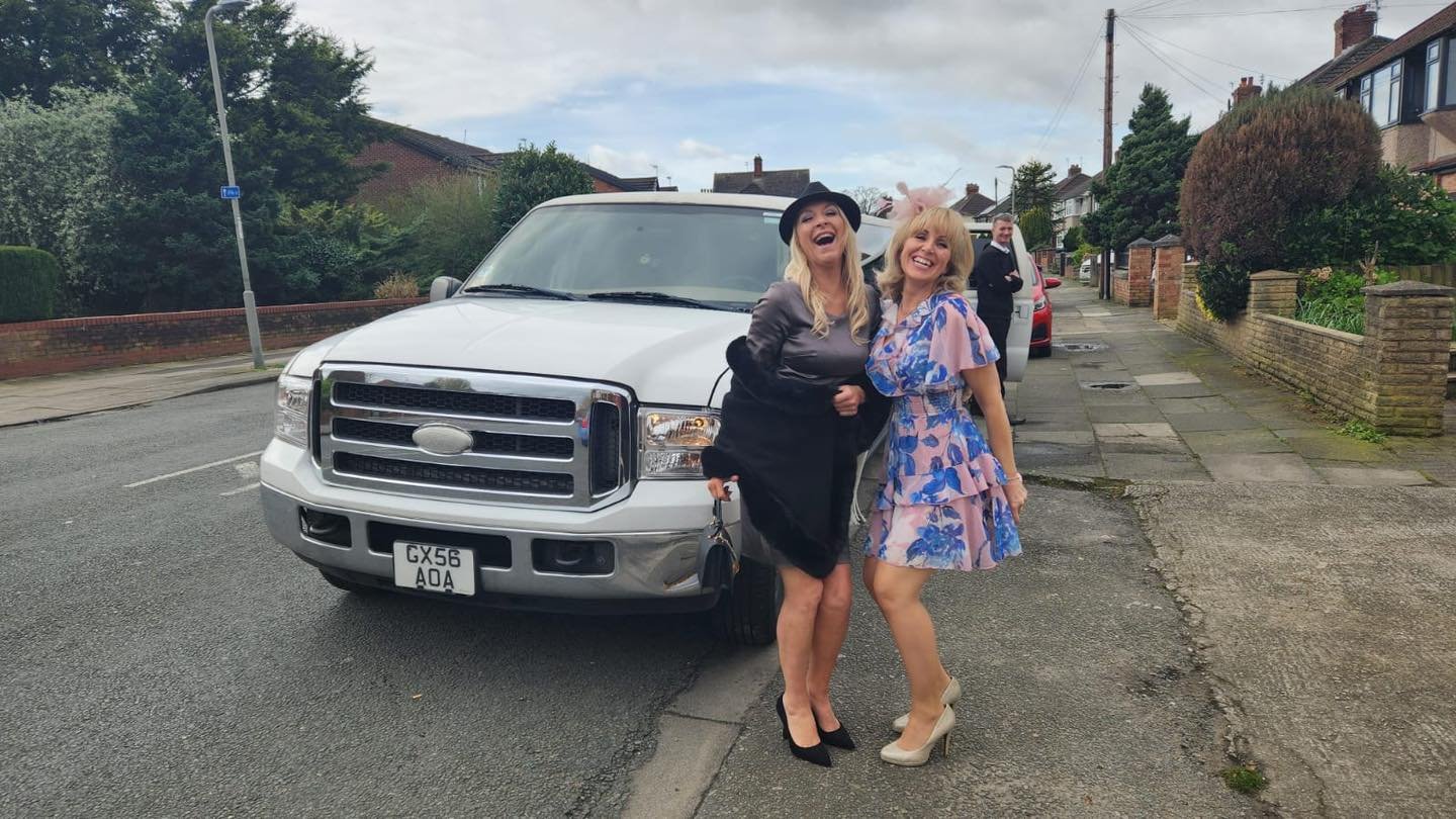 Look at these gorgeous ladies channeling their inner ⭐️ power on ladies' day, cruising through the city in style ✨ 

Glamour, laughter, and endless memories in this luxurious limousine! 💃🚗💖🥂🐎