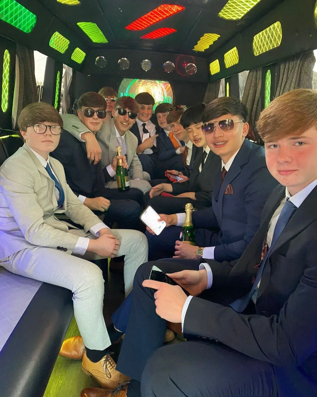 From school halls to fancy balls 🪩 we make prom dreams come true ✨

Thanks to Gemma for sending in these pictures, enquire now at hollywoodcars.com 🎟️