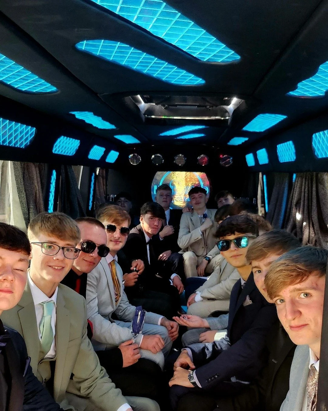 Here's to new journeys and smooth rides into the future with Hollywood Cars ✨🥂

Thank you so much to Kerry for sending in these pictures of her son and his friends showing up in style!

Enquire now at hollywoodcars.com 🎟️