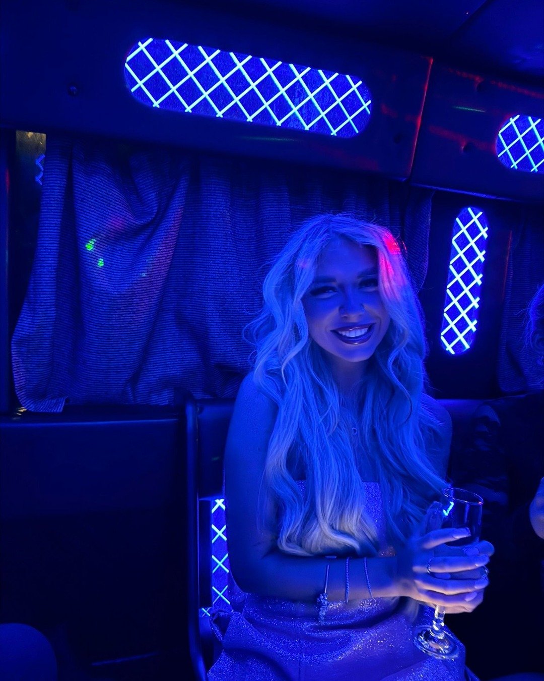 Level 21 unlocked and celebrating in full Hollywood luxury 🔓Ride into adulthood in decadence, do it the Hollywood way 🥂⭐A big thank you and congratulations to Caitlyn for these beautiful pictures of her and her closest celebrating her 21st!! 🎂

Wa