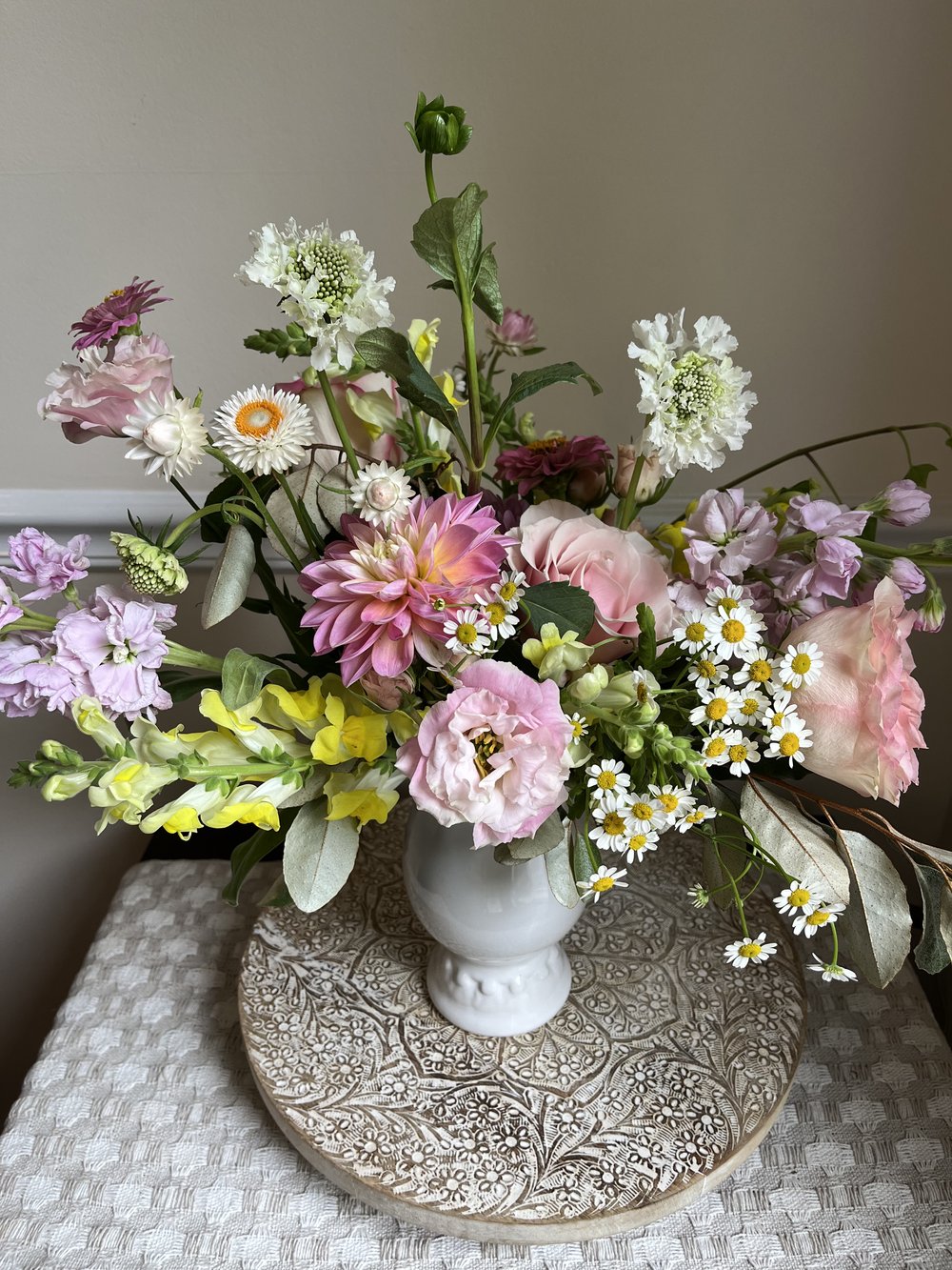 An Expert Floral Designer Shares Her Arranging Secrets  Flower  arrangements, Spring floral arrangements, Floral arrangements