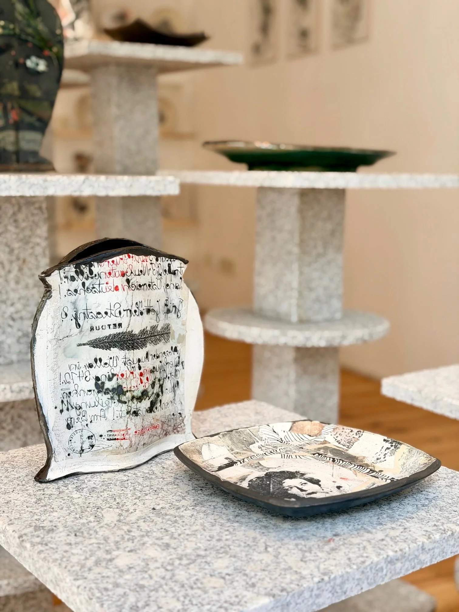 Kultvase und Schale