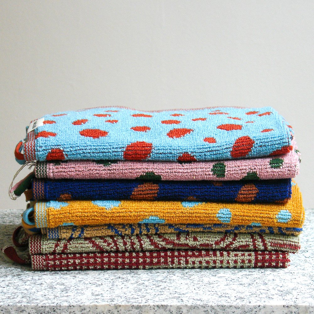 • Gestricktes Handtuch aus Bio-Baumwolle von towel studio Berlin