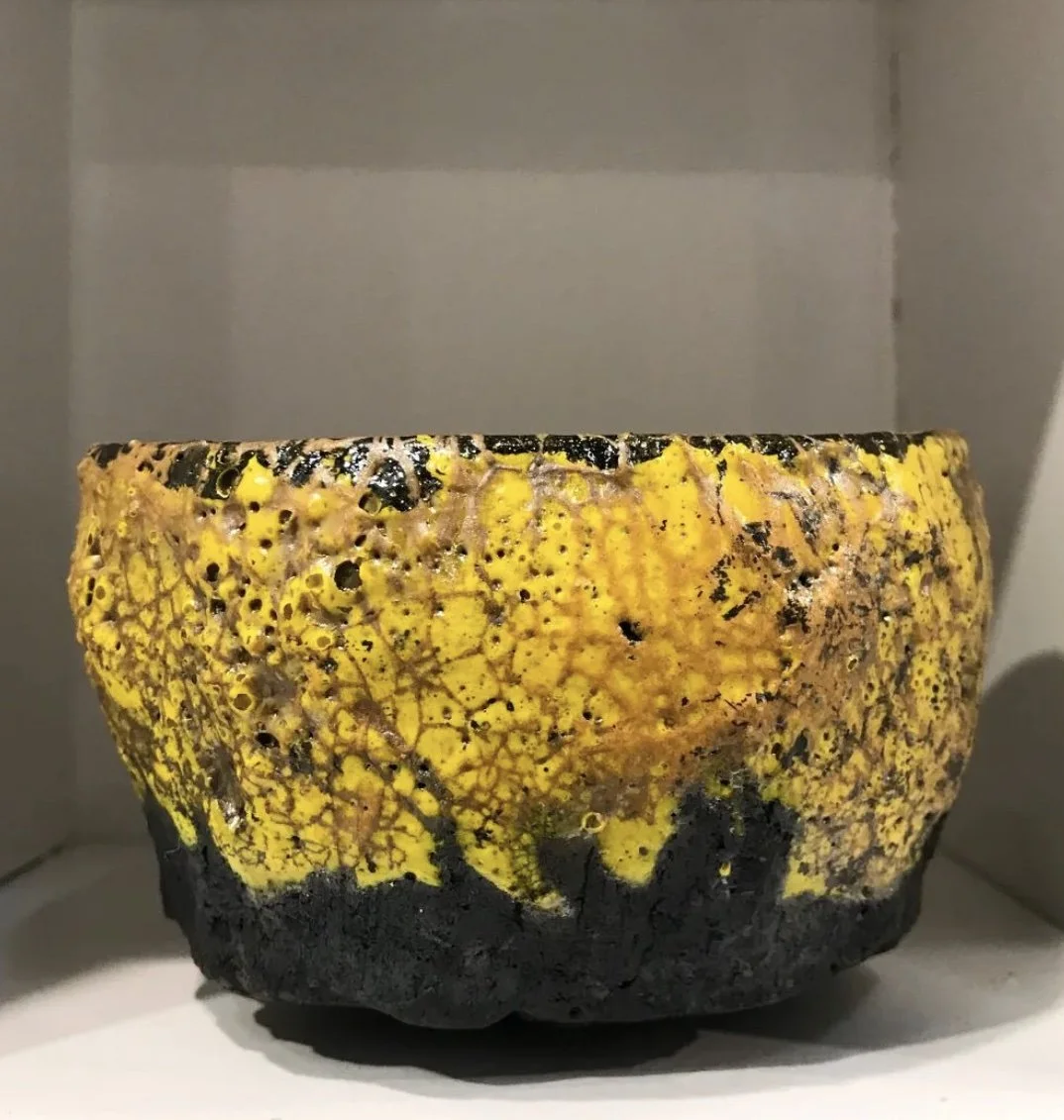 Raku-Gefäß von Nani Champy-Schott mit Krakelee-Glasur