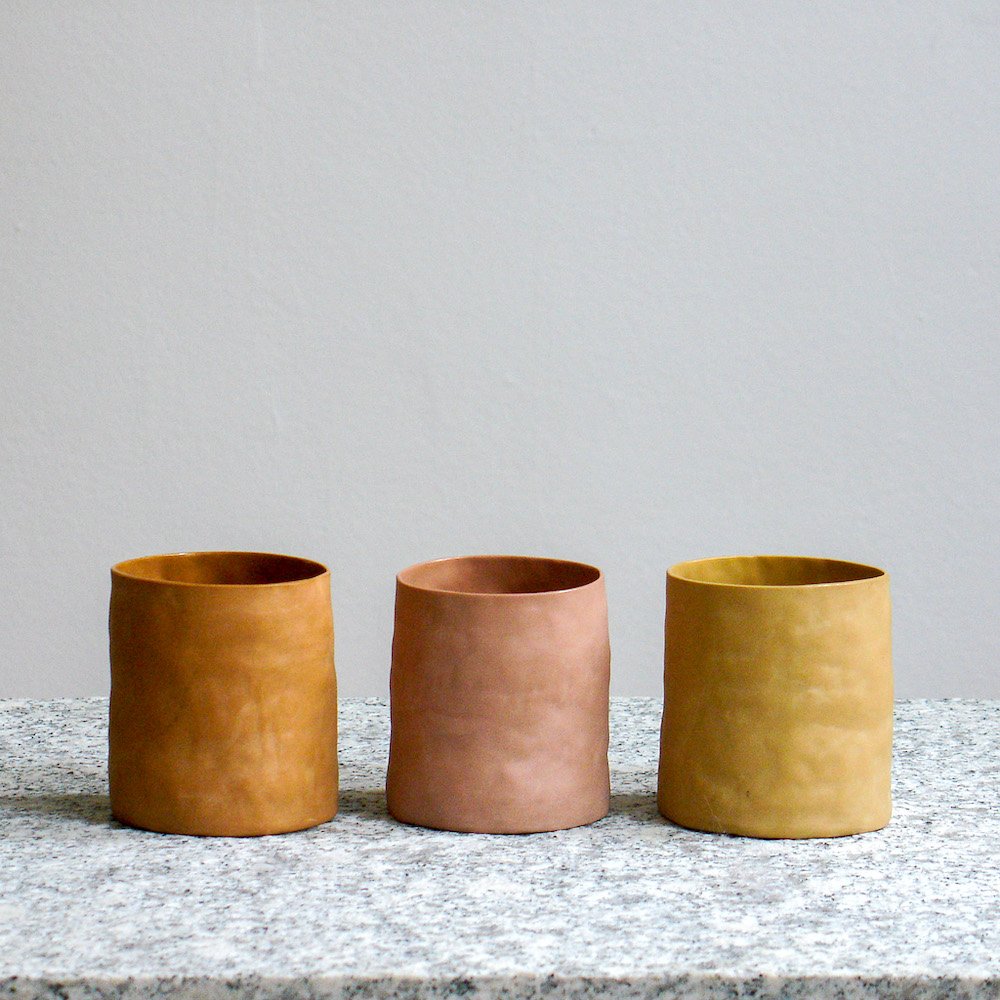 Porzellangefäße der Serie grasscolors von Silke Wellmeier