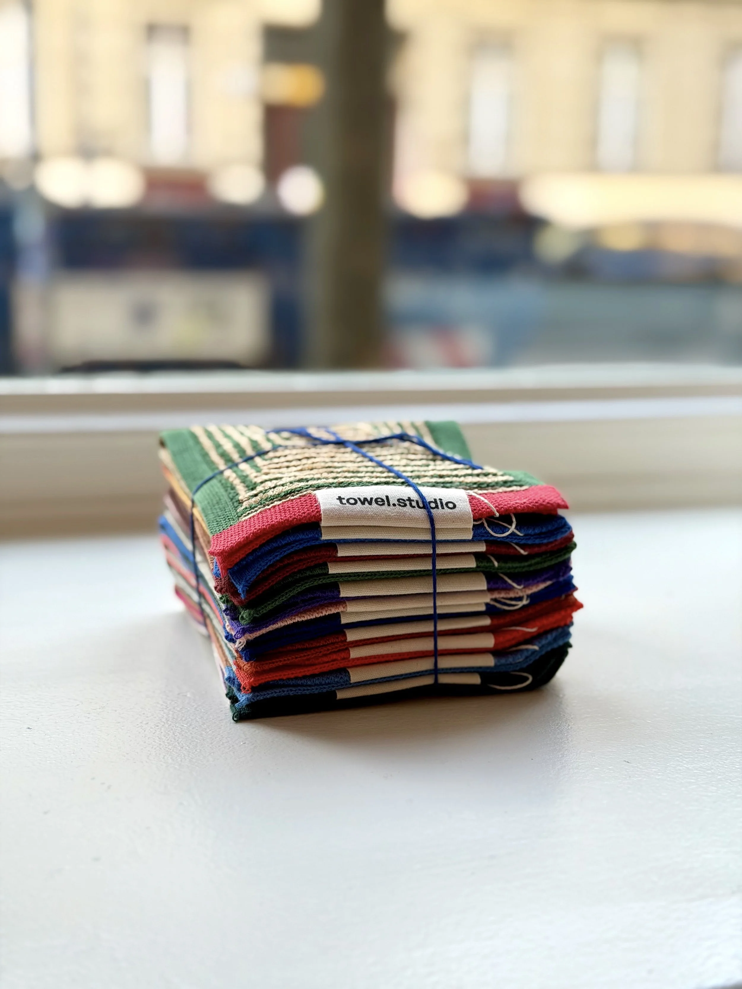 • Gestricktes Handtuch aus Bio-Baumwolle von towel studio Berlin