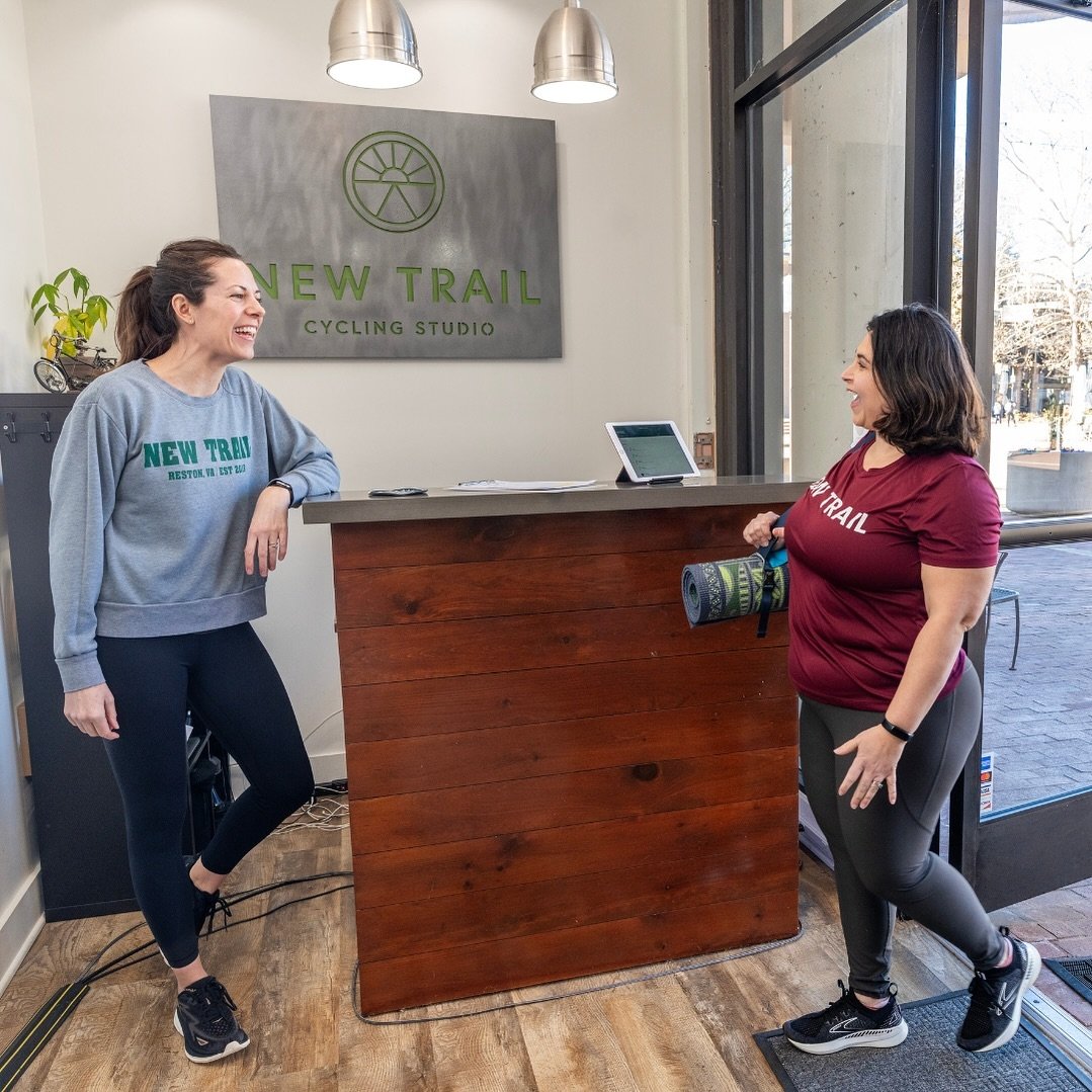 You know what&rsquo;s better than working out at home on the weekend? Heading to New Trail where you&rsquo;re pumped when your NT friends show up to class and you get to sweat it out together! 
.
Saturdays on the plaza = self-care to the max: workout