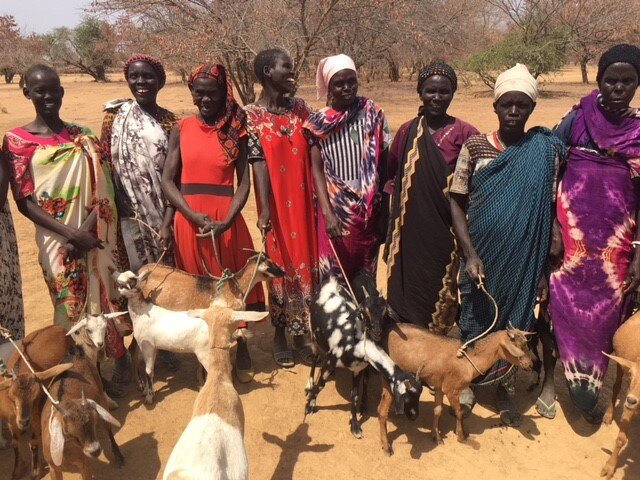 125Women with their goats 13.jpg