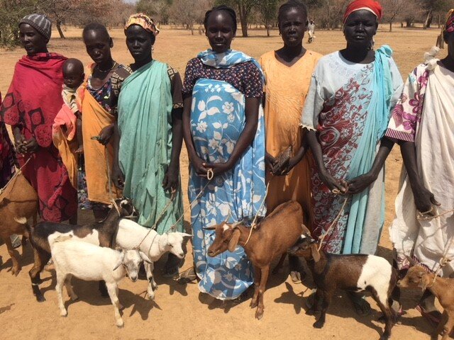 125Women with their goats 11.jpg