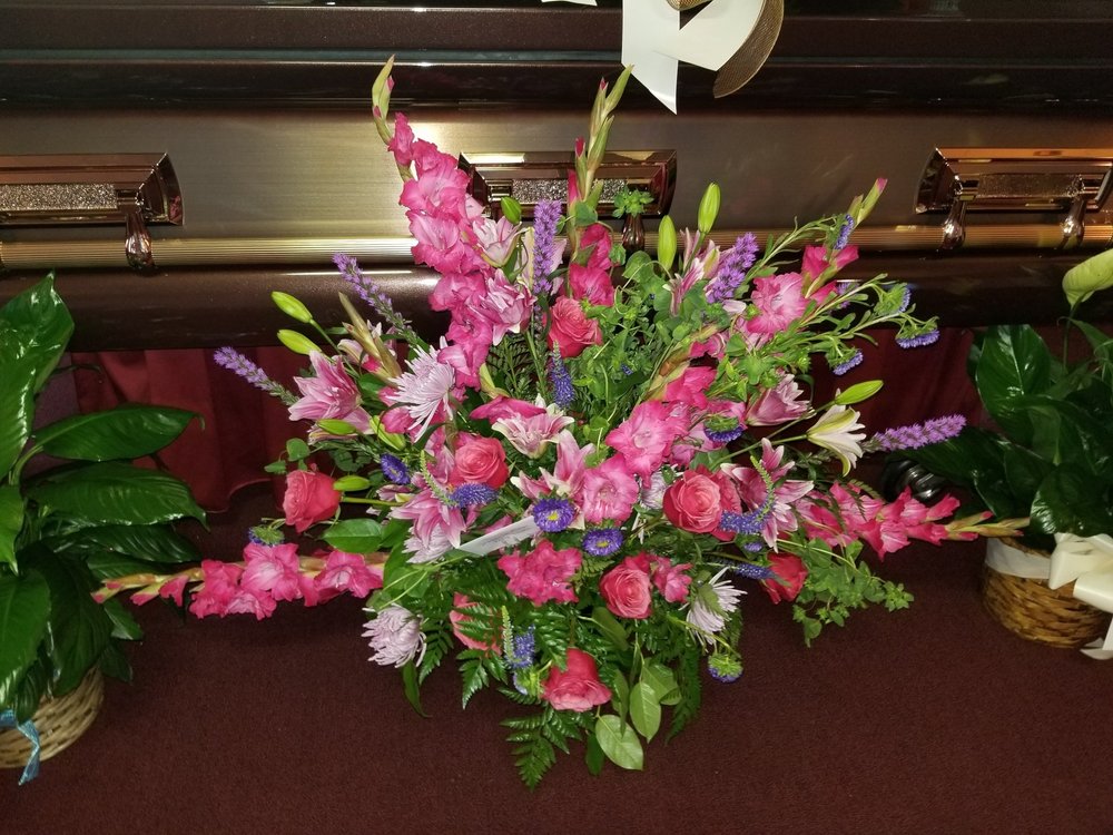 Northeast Louisiana Sympathy Specialist — Services — Fit For A