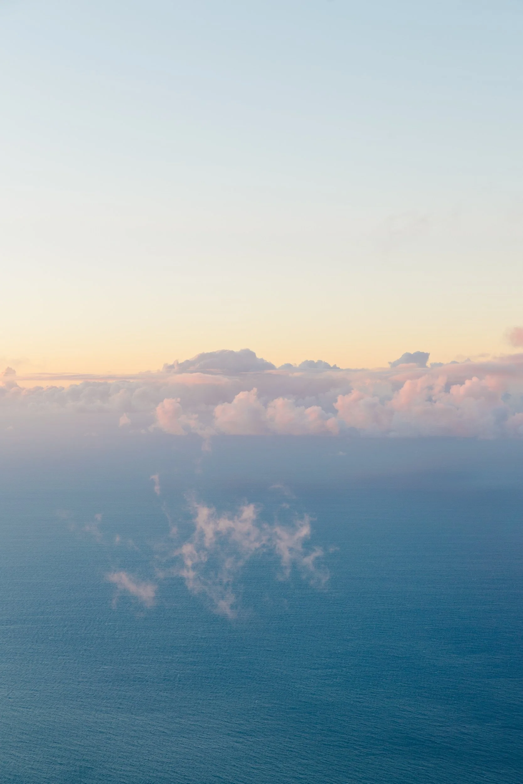 Scenic Oahu coastline at sunrise for beach elopement