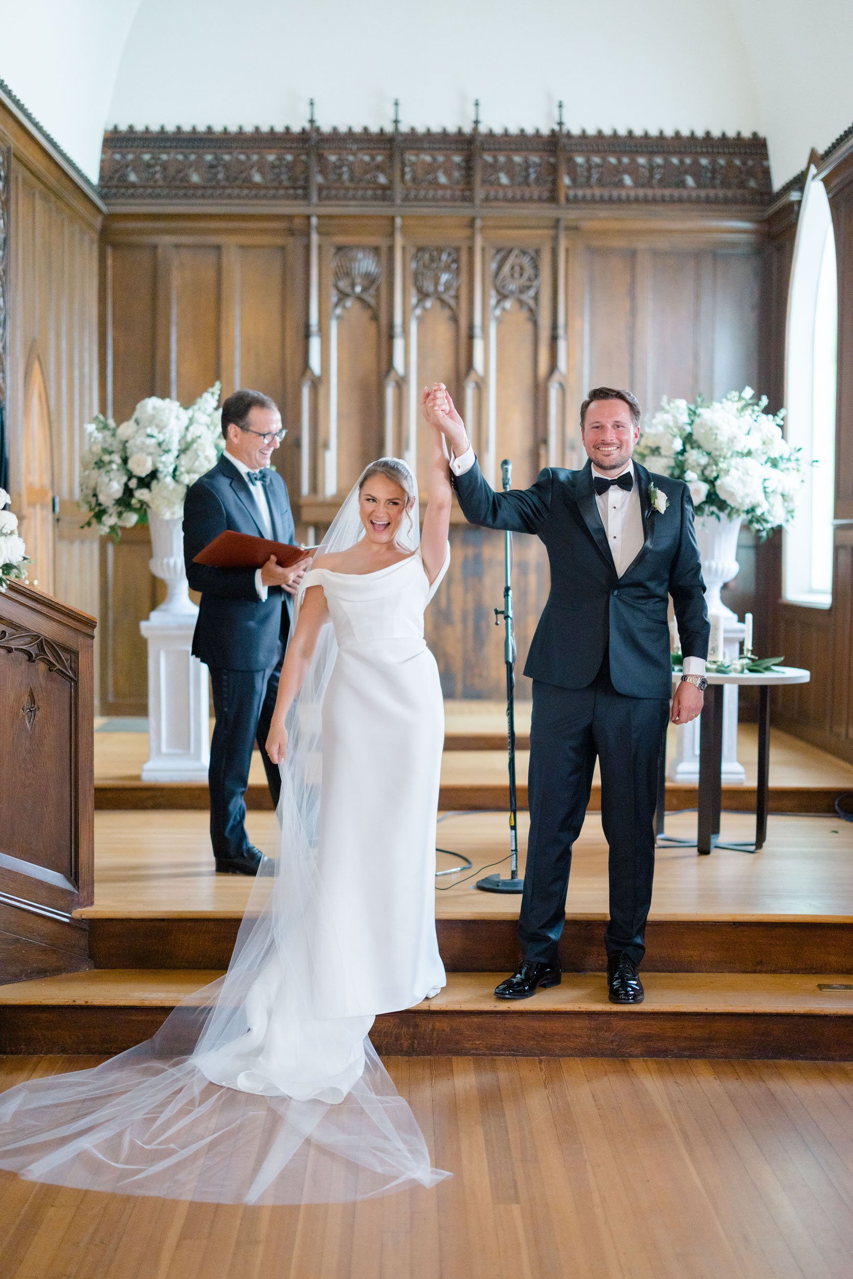 Documentary wedding ceremony coverage by a Rosecliff wedding photographer