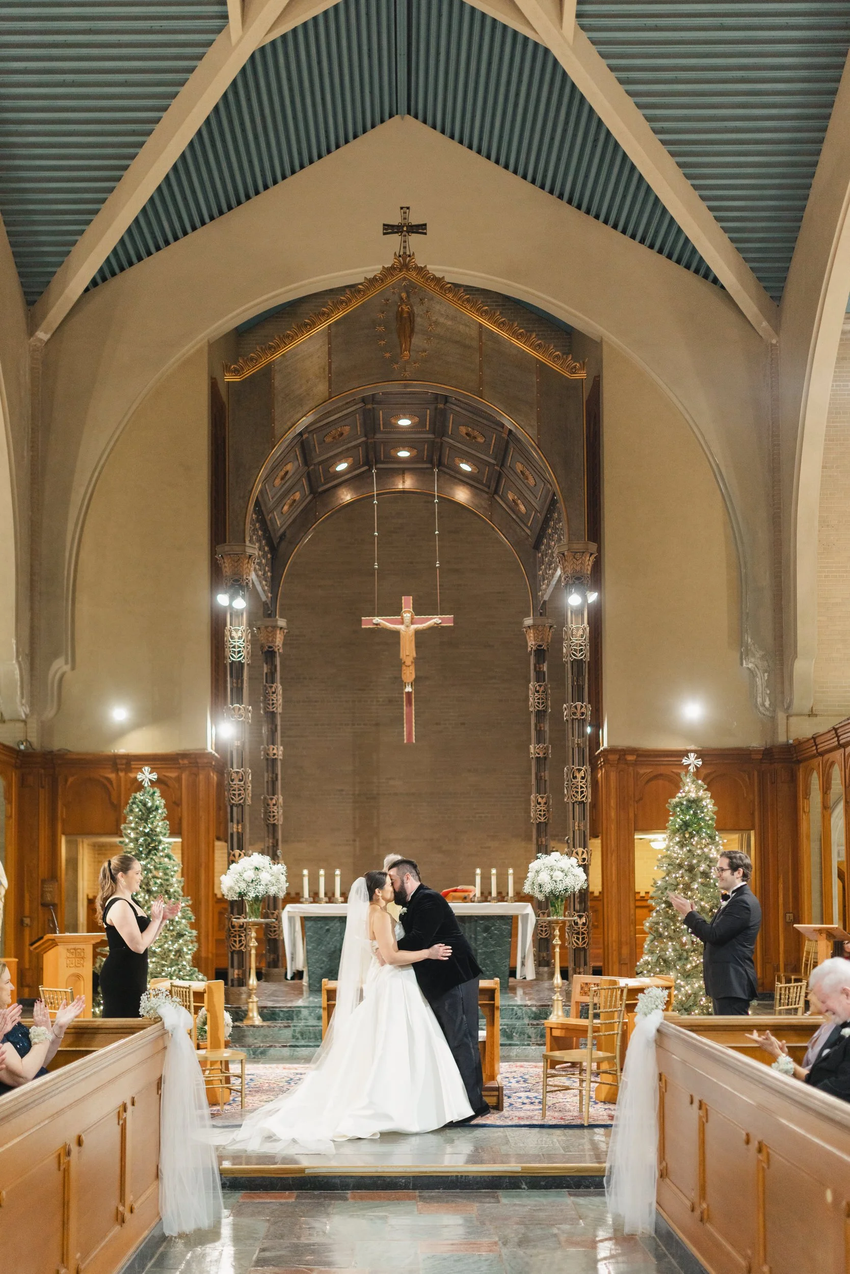 Wedding ceremony at Aldrich Mansion in Warwick Rhode Island
