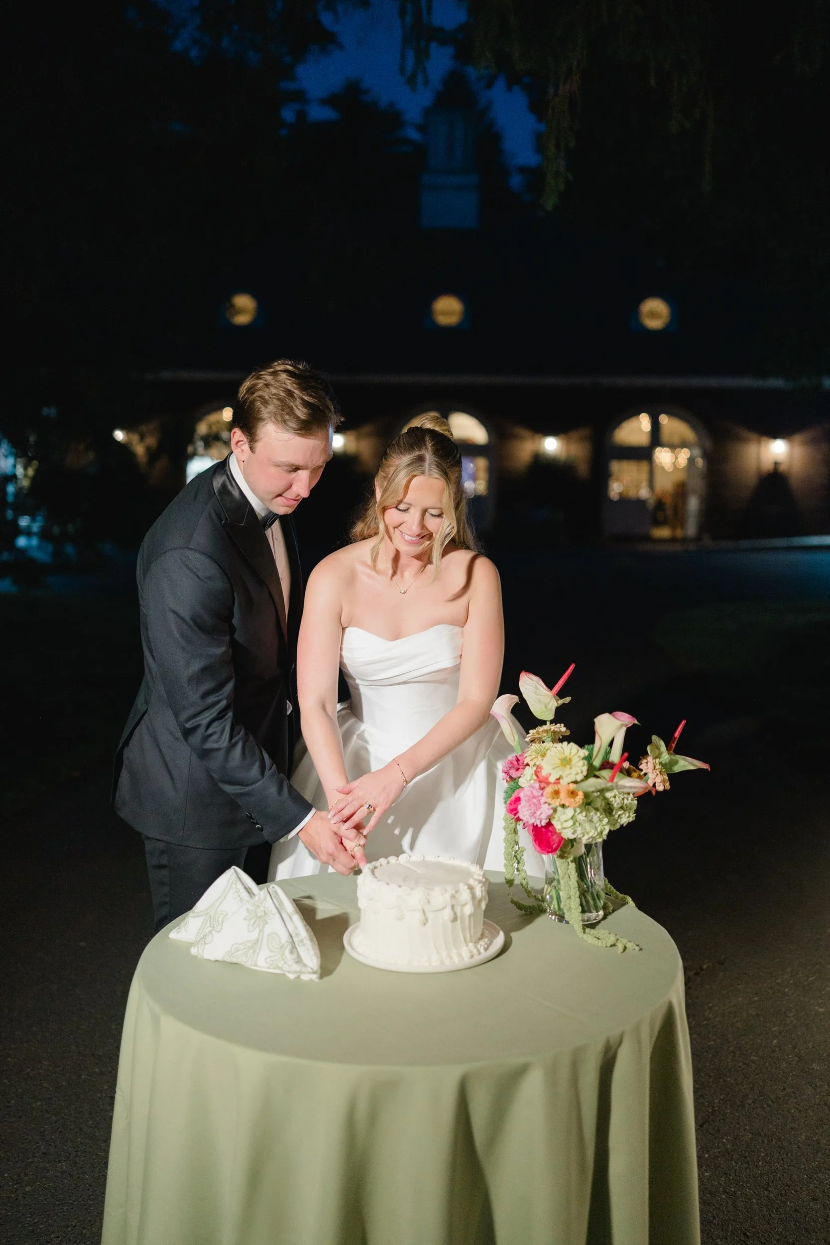 Bride and groom cutting their wedding cake at an Elm Bank wedding