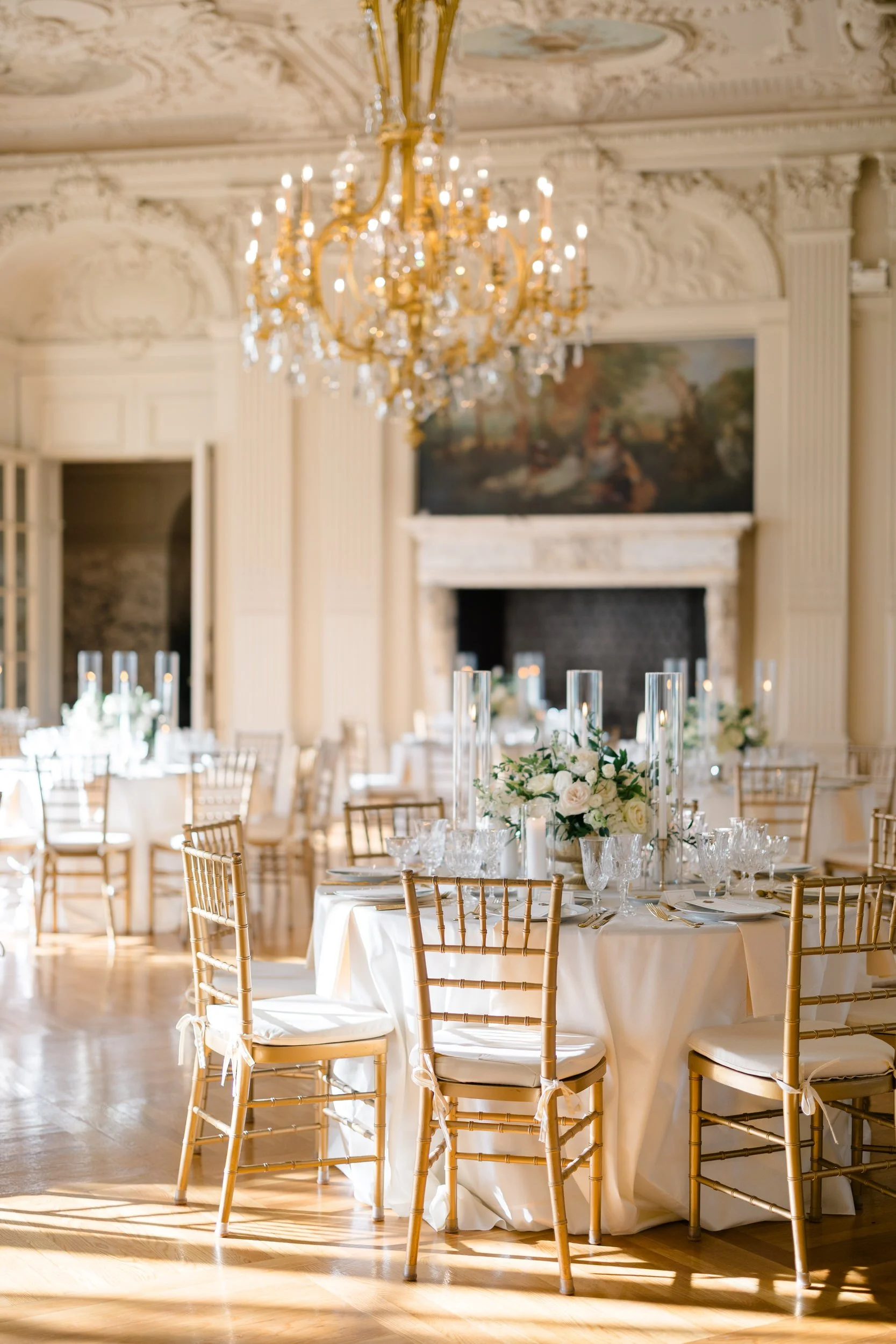 Elegant wedding reception design at Rosecliff Mansion
