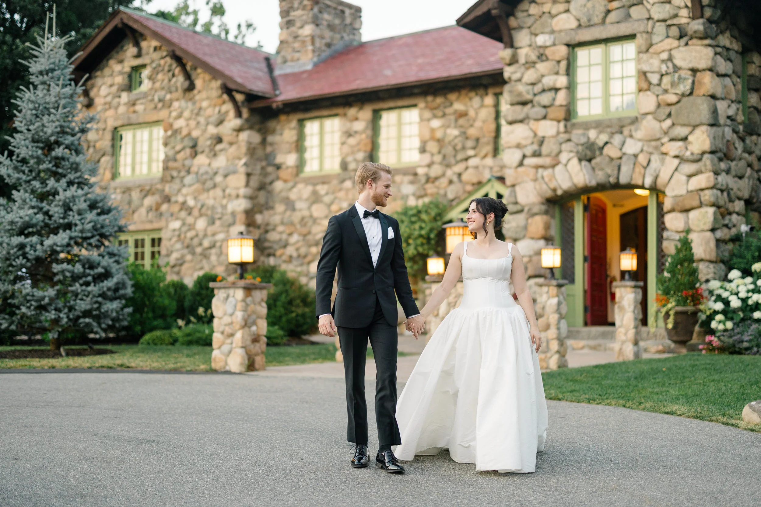 Warm golden light wedding portraits at historic Massachusetts estate venue